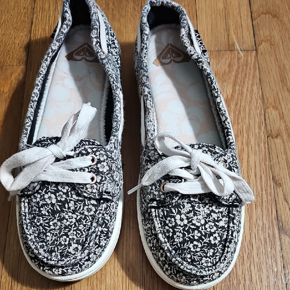 Roxy Black and White Floral with Classic Boat Shoe Style Nwot